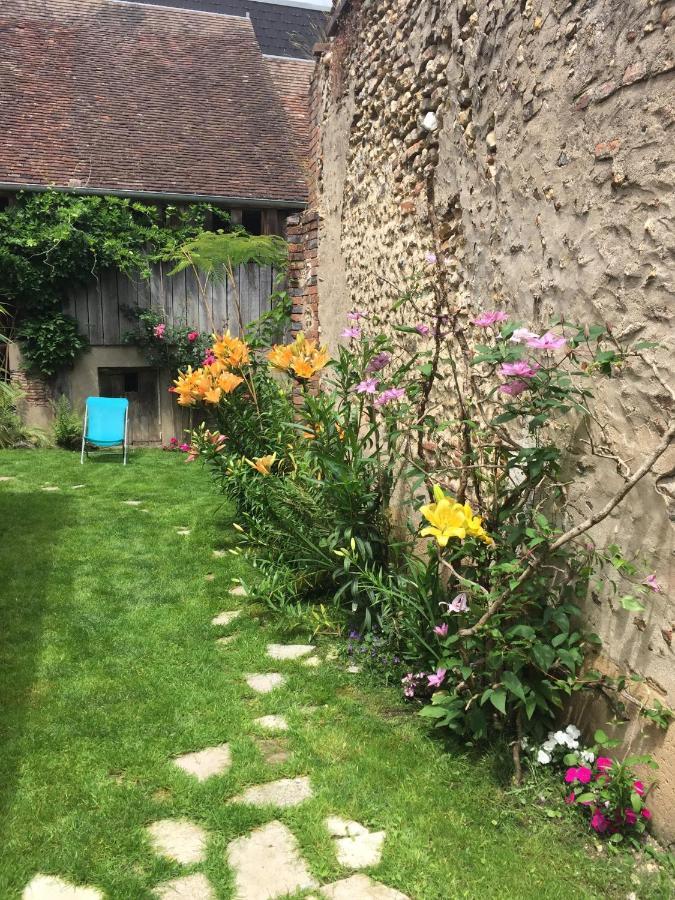 L Annonce N Est Pas D Actualite Ne Pas Prendre De Reservation Villa Saint-Fargeau  Exterior photo